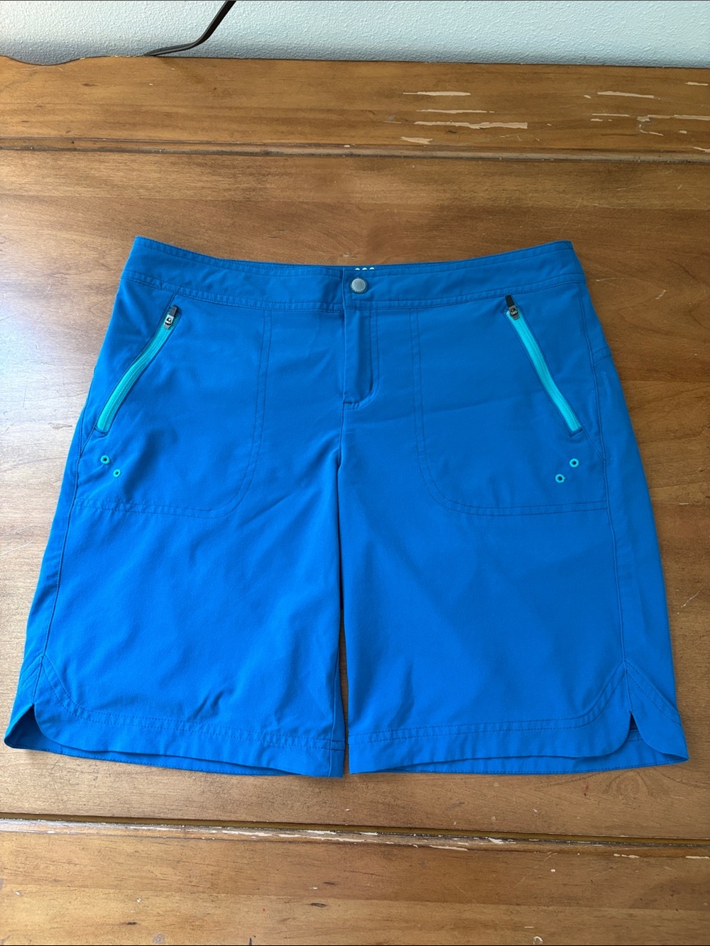Title Nine Teal and Turquoise Stretch Outdoor Shorts Size 4